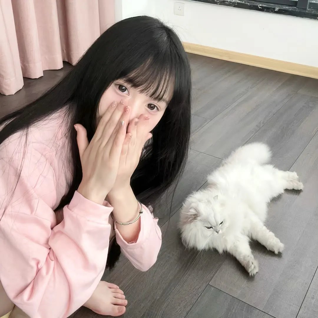 穿风信子蓝的少女